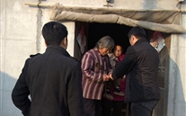 “天寒人心暧、职企一家亲”—成武县尊龙凯时燃气公司领导“送温暖”慰问困难职工家属